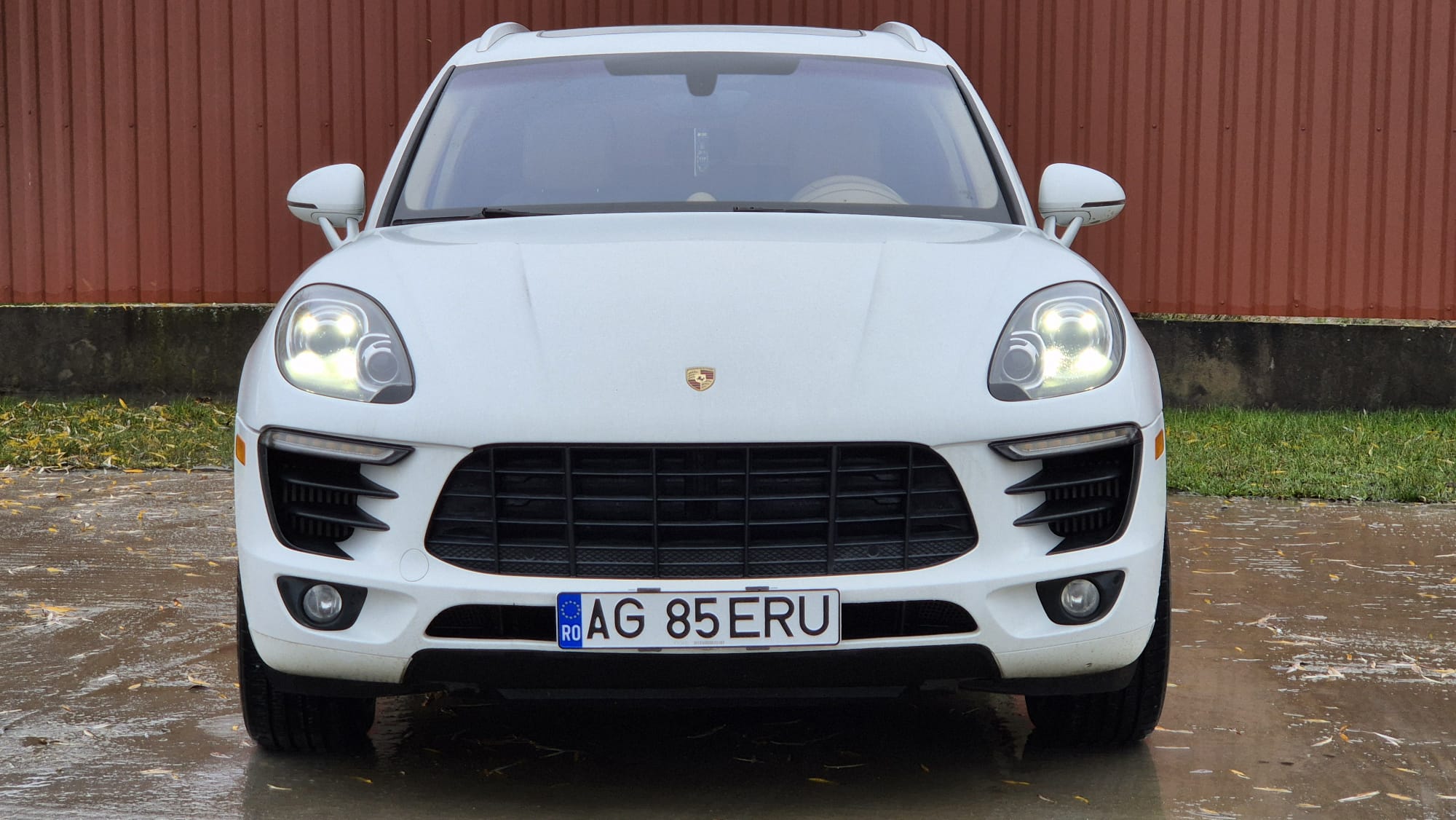 PORSCHE  Macan - Image 1